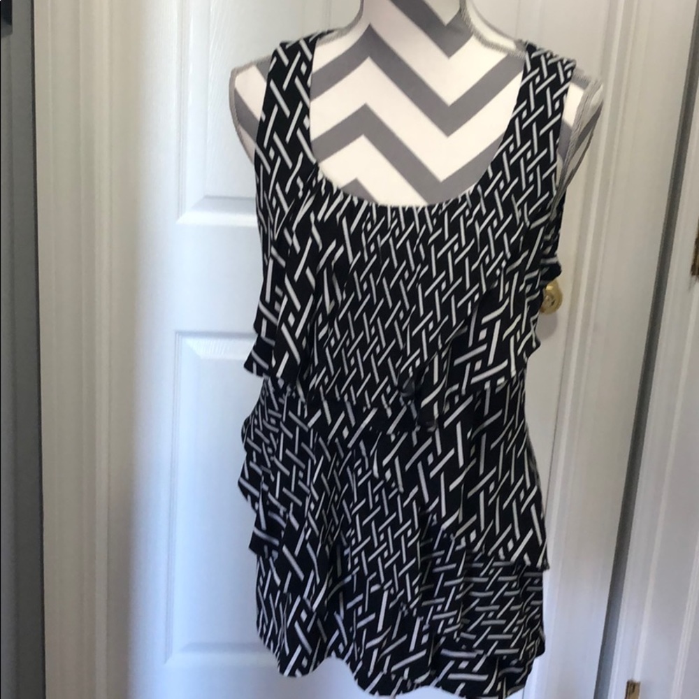 White House black market tank